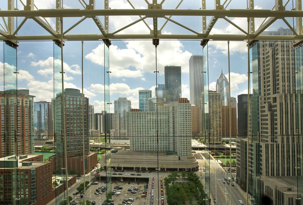 Embassy Suites by Hilton Chicago Downtown Magnificent Mile