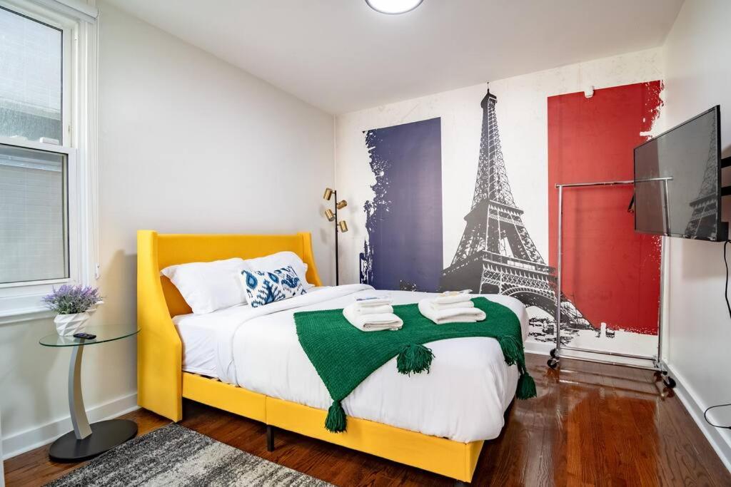 French design Luxurious Downtown 3br/2ba that sleeps 8 guests with Optional Valet Parking