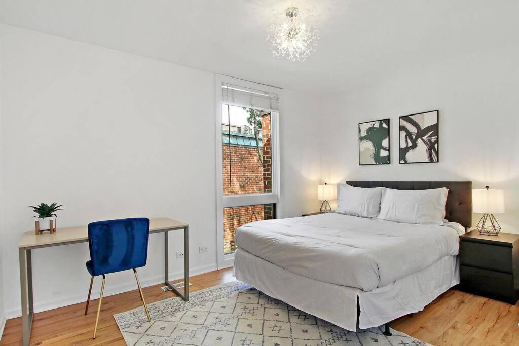 Great Location-Lincoln Park Wrigleyville and Parking