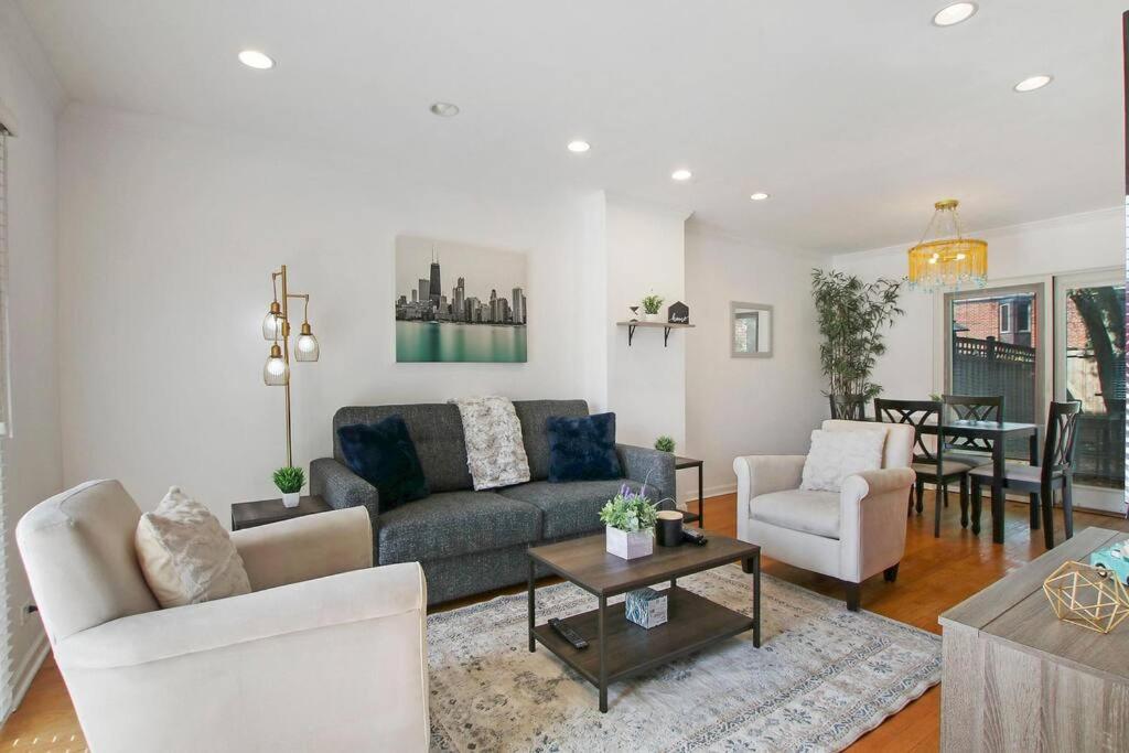 Great Location-Lincoln Park Wrigleyville and Parking