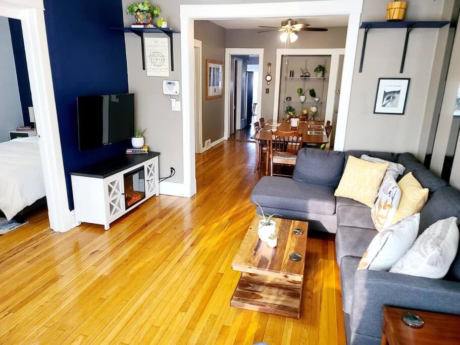 Hermosa House ECO-HOME – Cozy 3BR, Free Parking, Solar Powered, by Logan Square with Backyard, Firepit, Garden