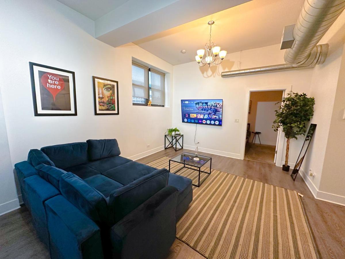 McCormick Pl 420 friendly 1br/1ba with optional parking/sleeps 4