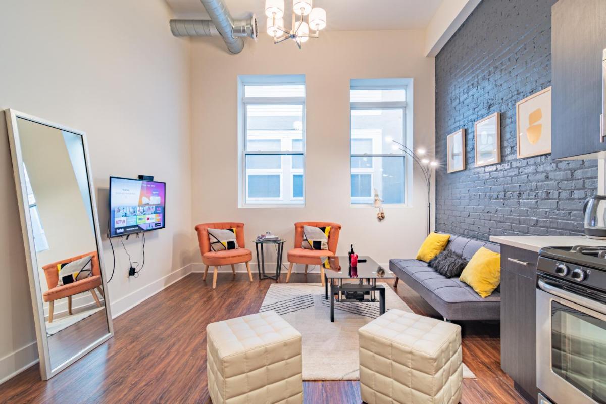 McCormick Place modern and cosy 420 friendly gem on Michigan avenue with optional parking for 6 guests