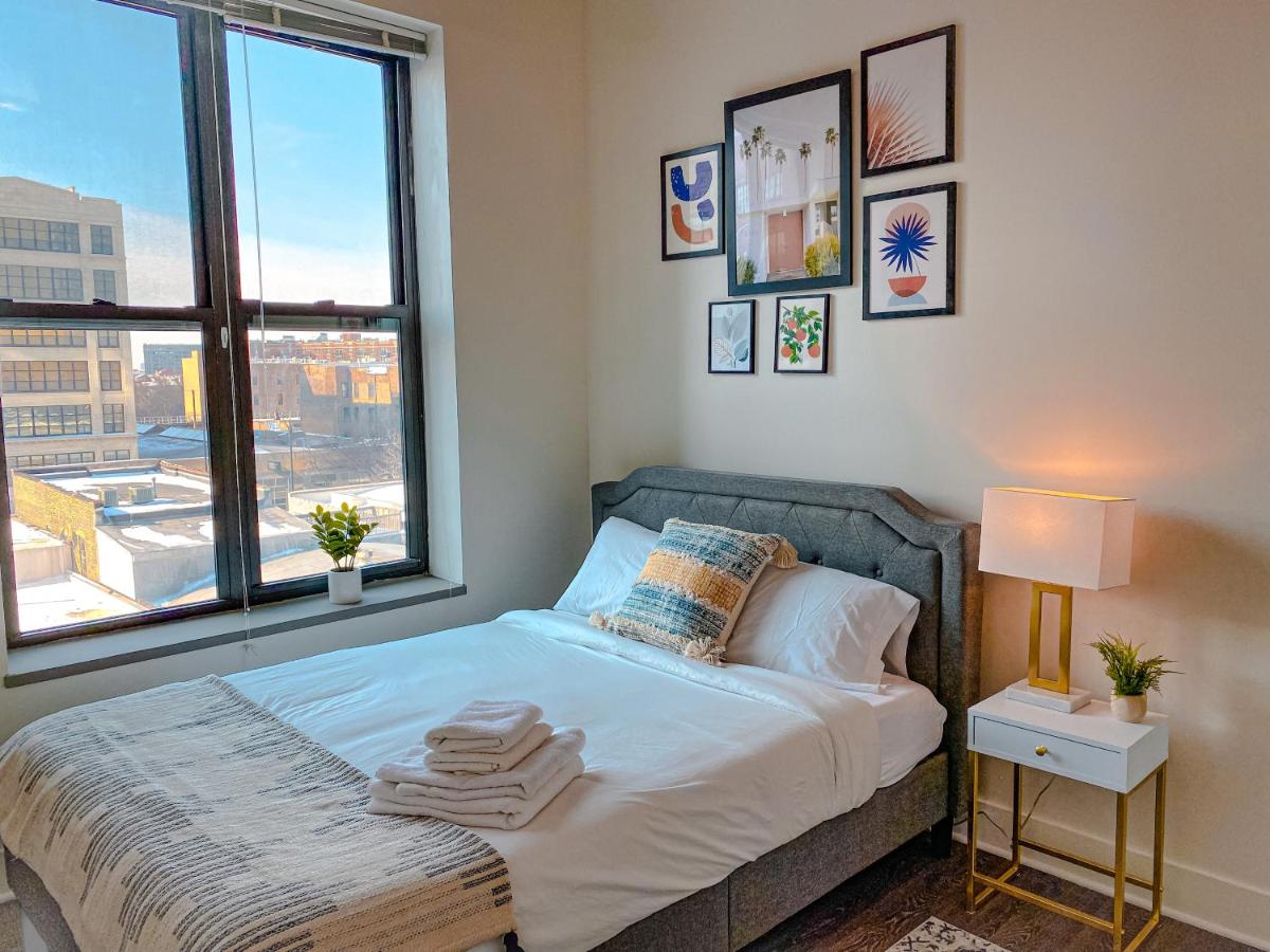 Spacious and Luxurious 3br-2ba near McCormick Place with optional parking – Sleeps 10