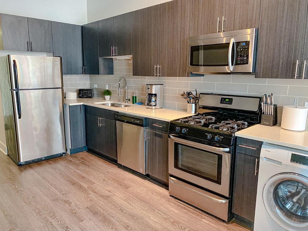 Spacious and Luxurious 3br-2ba near McCormick Place with optional parking – Sleeps 10