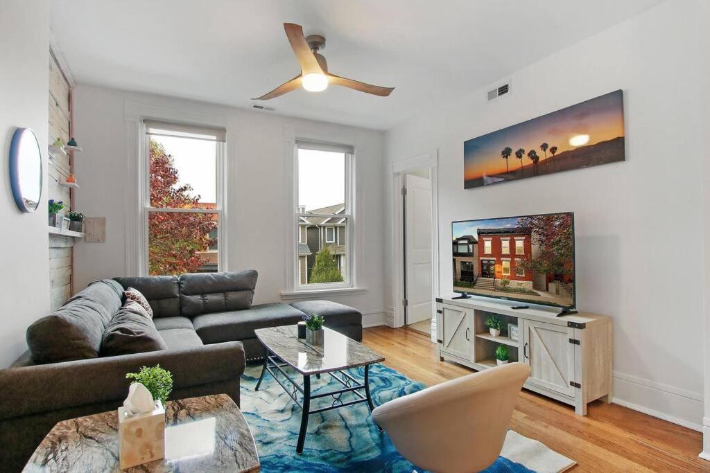 Urban Chic Logan Square Retreat with Free Parking