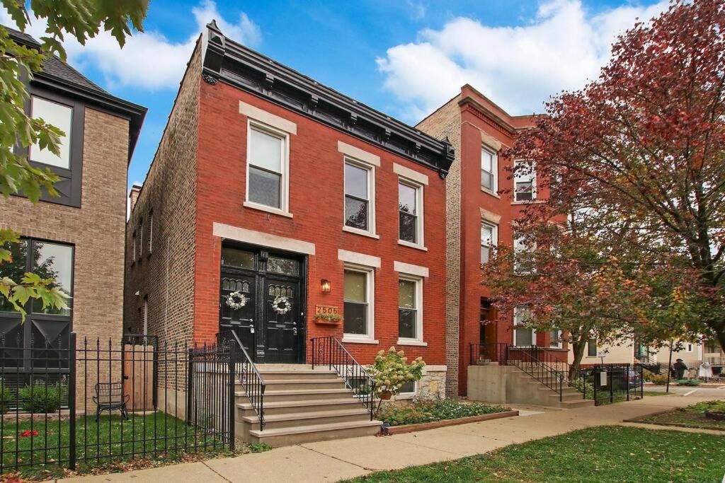 Urban Chic Logan Square Retreat with Free Parking