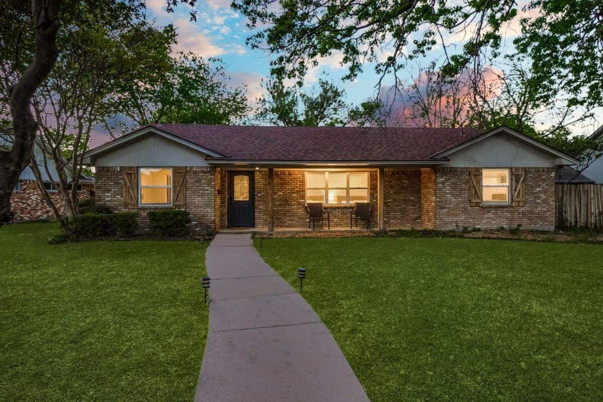 5-BD 2-BA Spring Valley Park Home w Backyard Fun