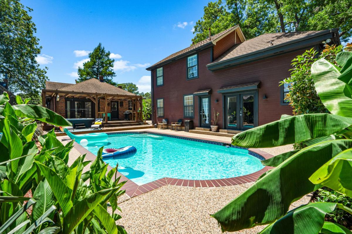 Dallas Oak Lawn Oasis w/ Private Pool, Hot Tub