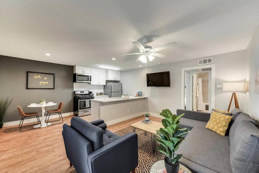 Hello Gorgeous Flat near Downtown!