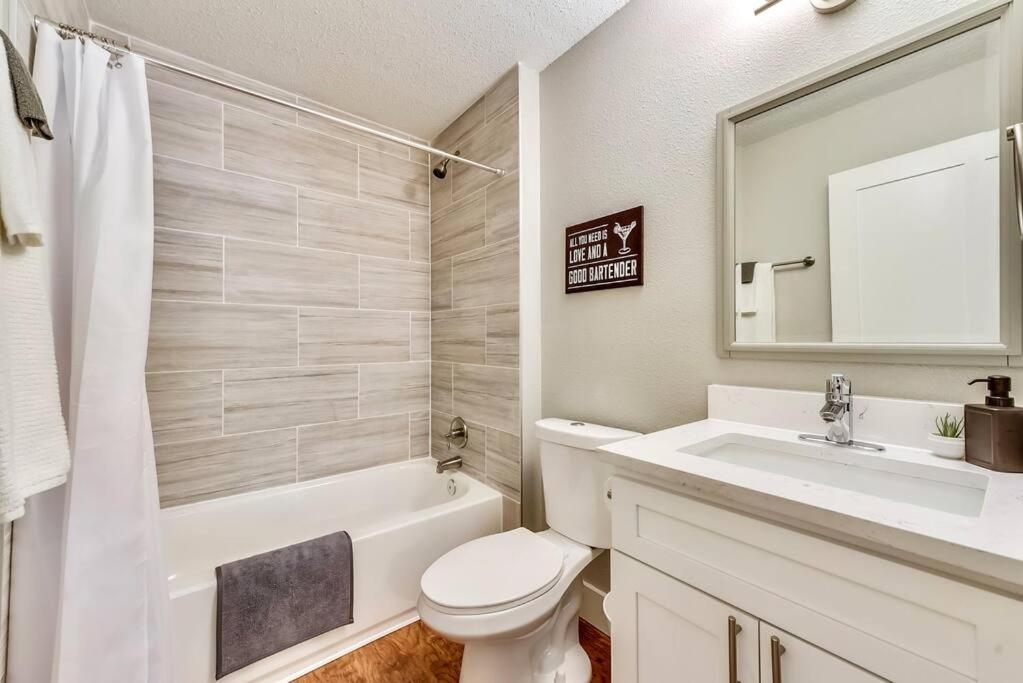 Hello Gorgeous Flat near Downtown!