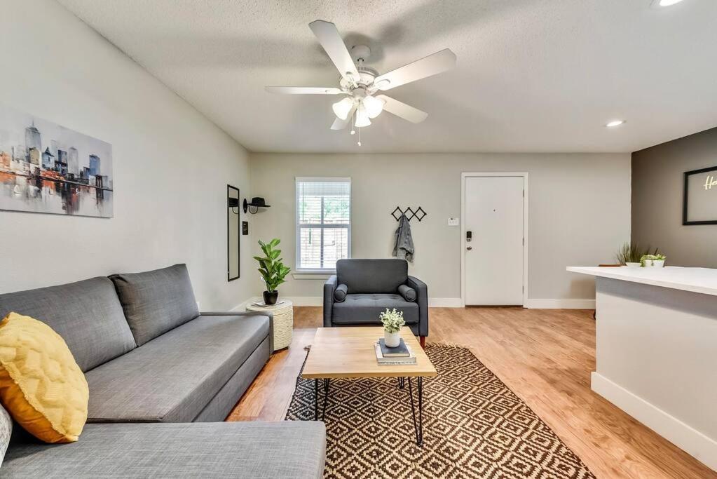 Hello Gorgeous Flat near Downtown!