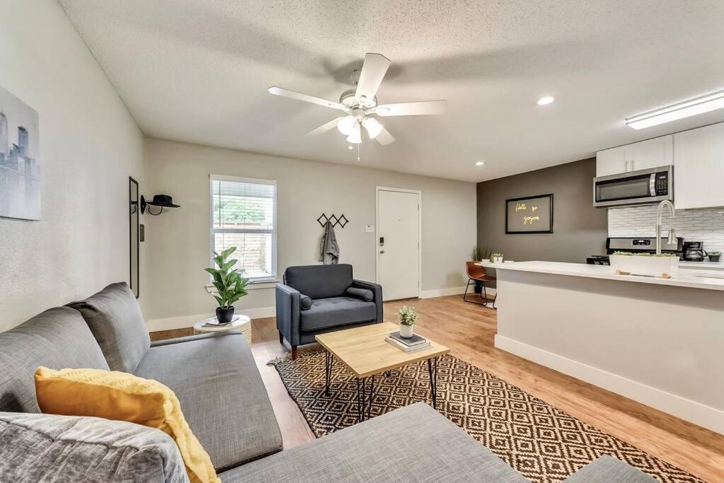 Hello Gorgeous Flat near Downtown!