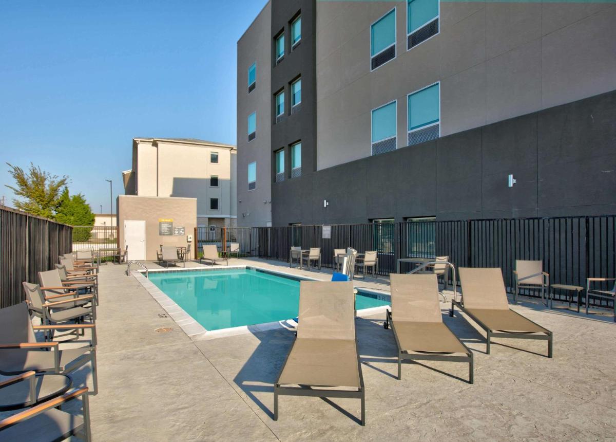 La Quinta Inn & Suites by Wyndham Dallas/Fairpark