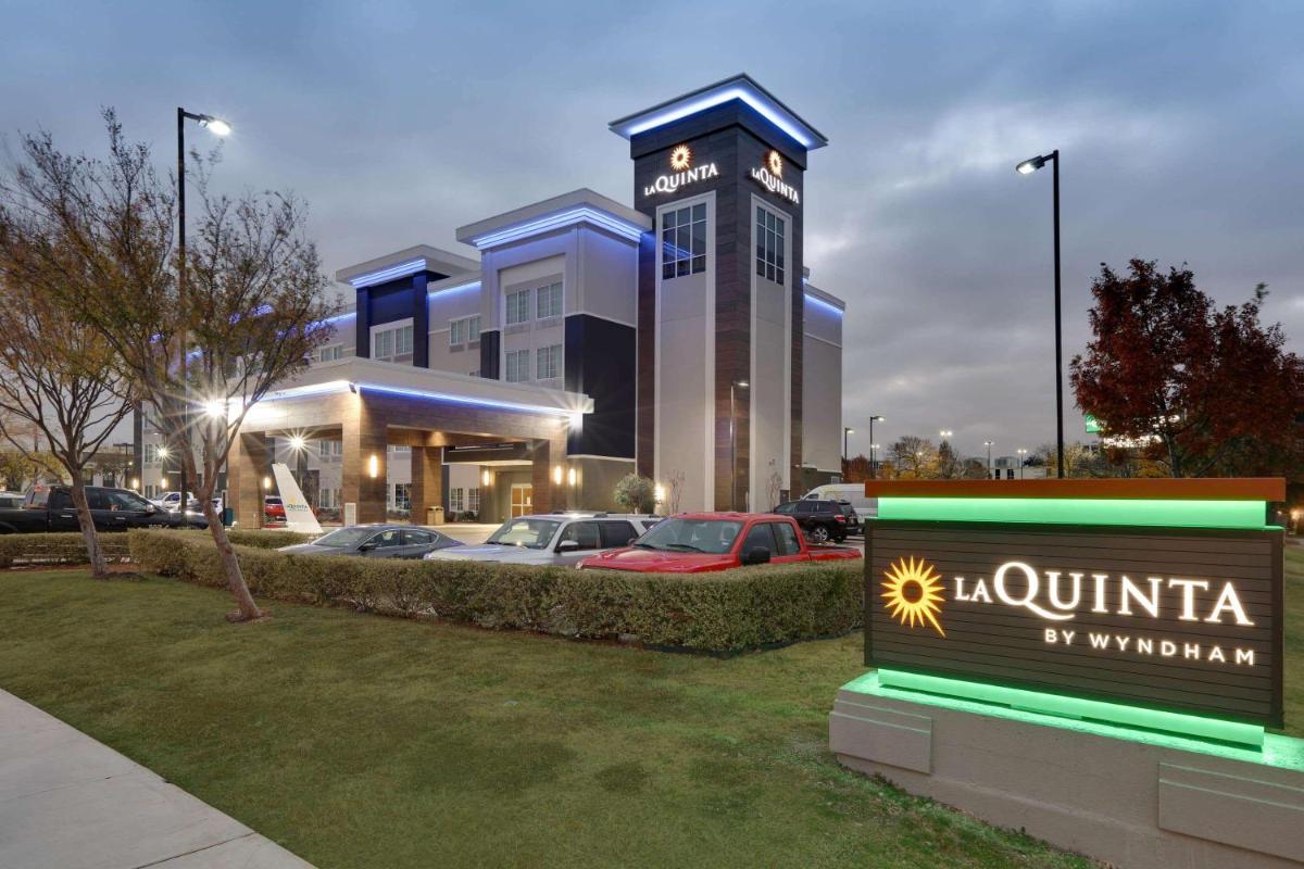 La Quinta by Wyndham Dallas Love Field