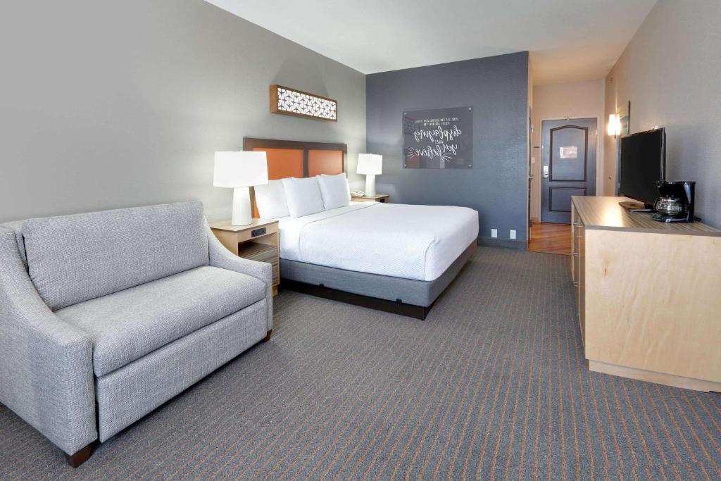 La Quinta by Wyndham Dallas Love Field