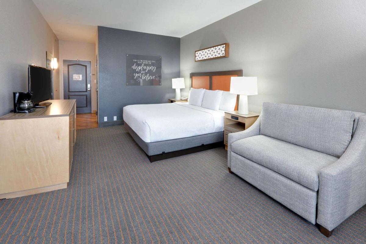 La Quinta by Wyndham Dallas Love Field