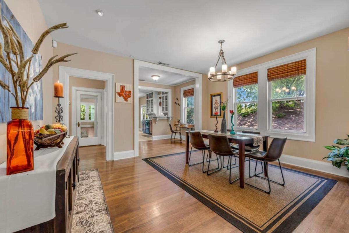 Large Groups Welcome at Oak Lawn House, Condo and Pool