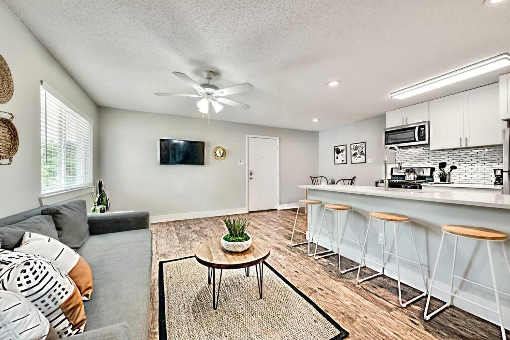 Lovely Dallas Flat Near Downtown