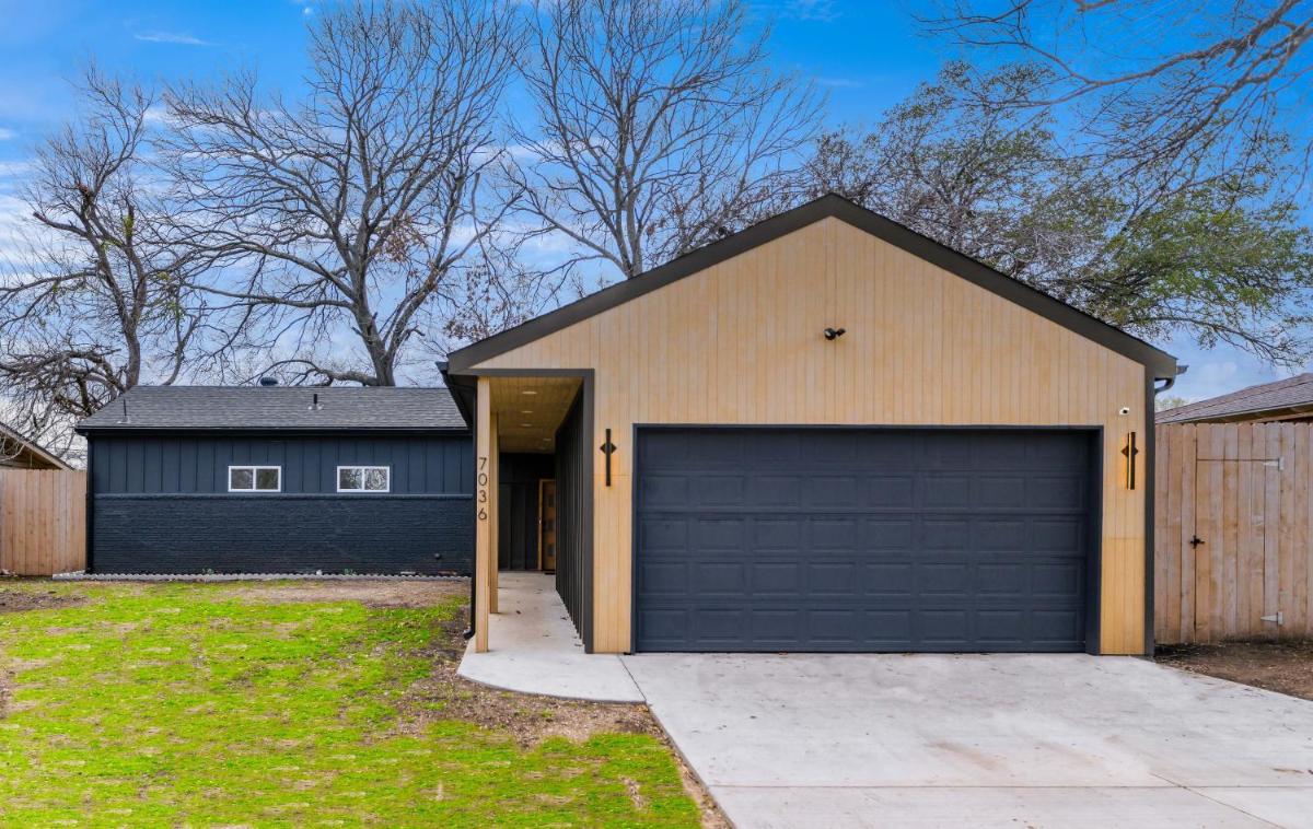 Stunning Modern Home Near White Rock Lake!