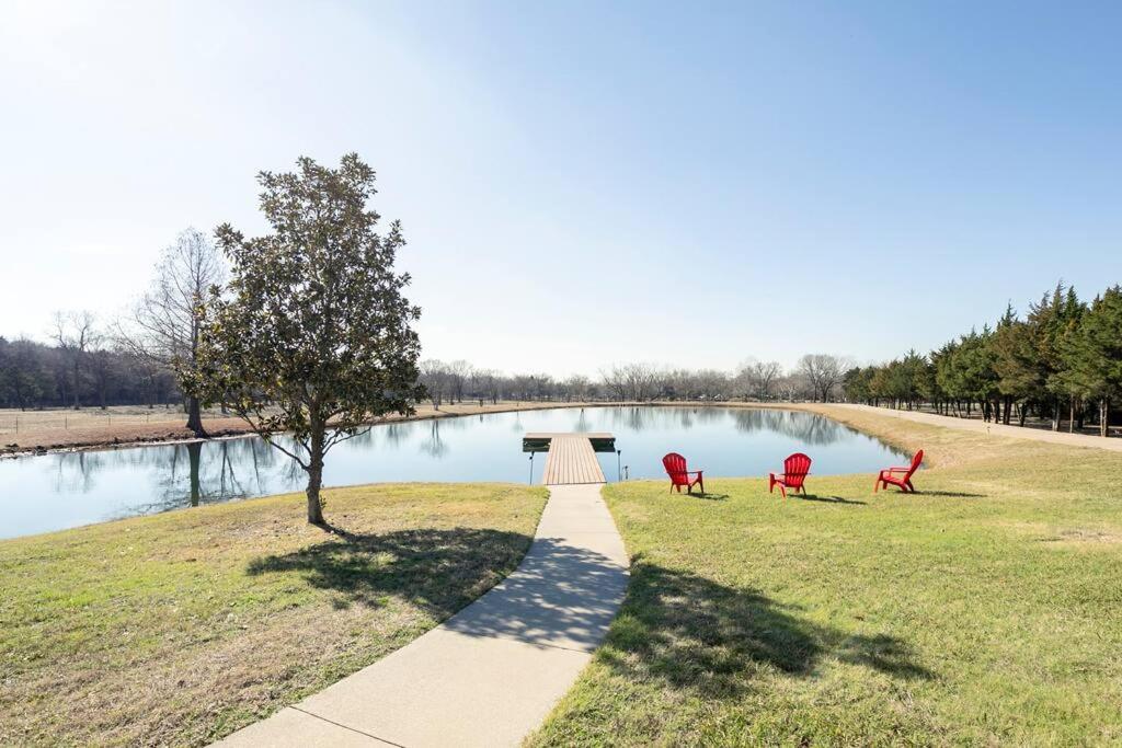 Texas Ranch House with 5 Bedroom and Fish Pond