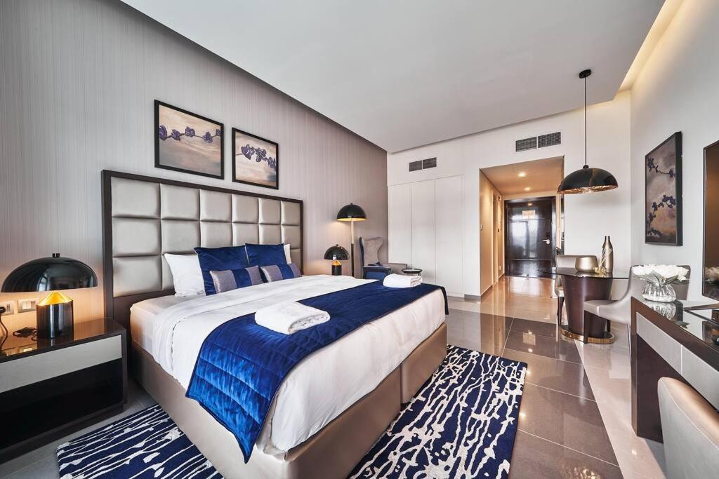 Image 2 of 5* Studio, 10min walk to Dubai Mall, 1min Bay Sqr