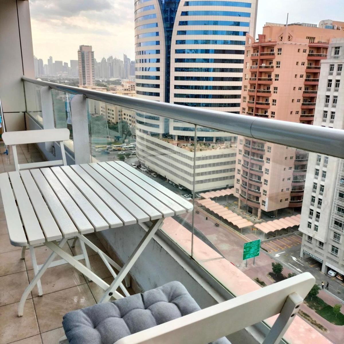 Amazing apartment 2 bed rooms in Tecom 6 pax