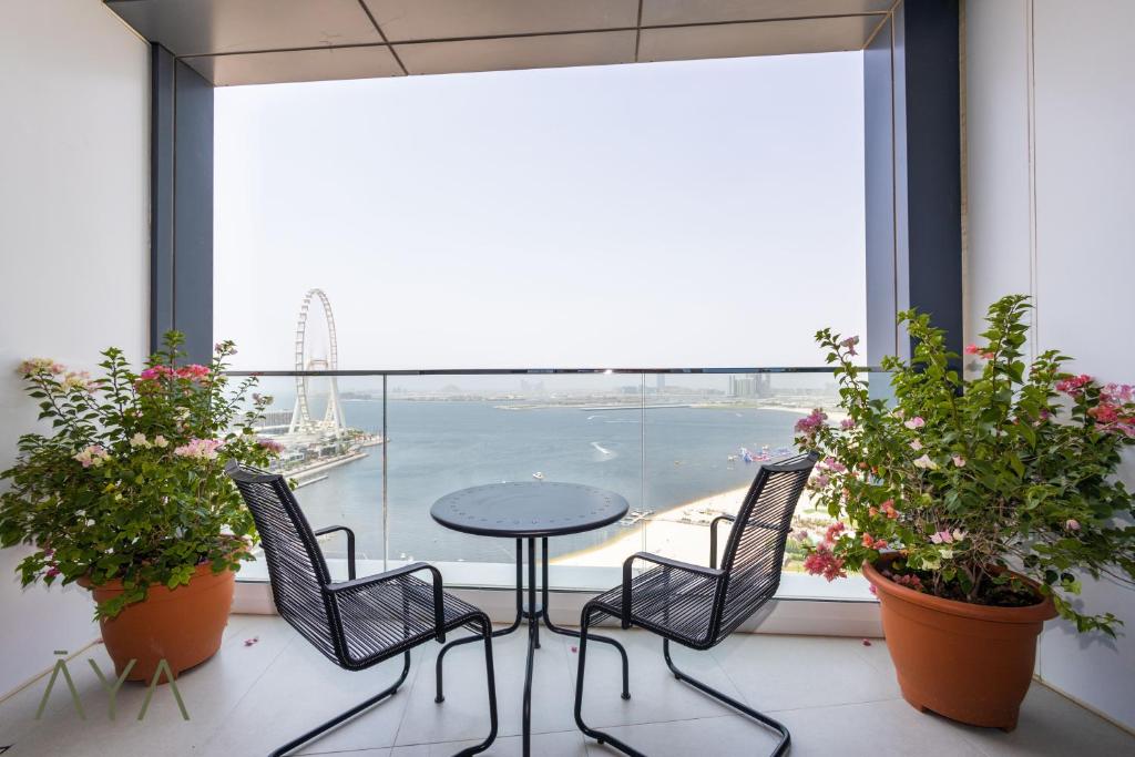 Beachfront Bliss 2BR Dubai Eye & Full Sea View at the Address Beach