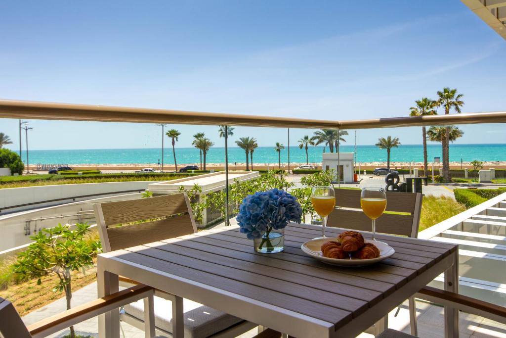 Bespoke Holiday Homes – Palm Jumeirah- 2 Bedroom Sea View with Pool & Beach Access, The 8