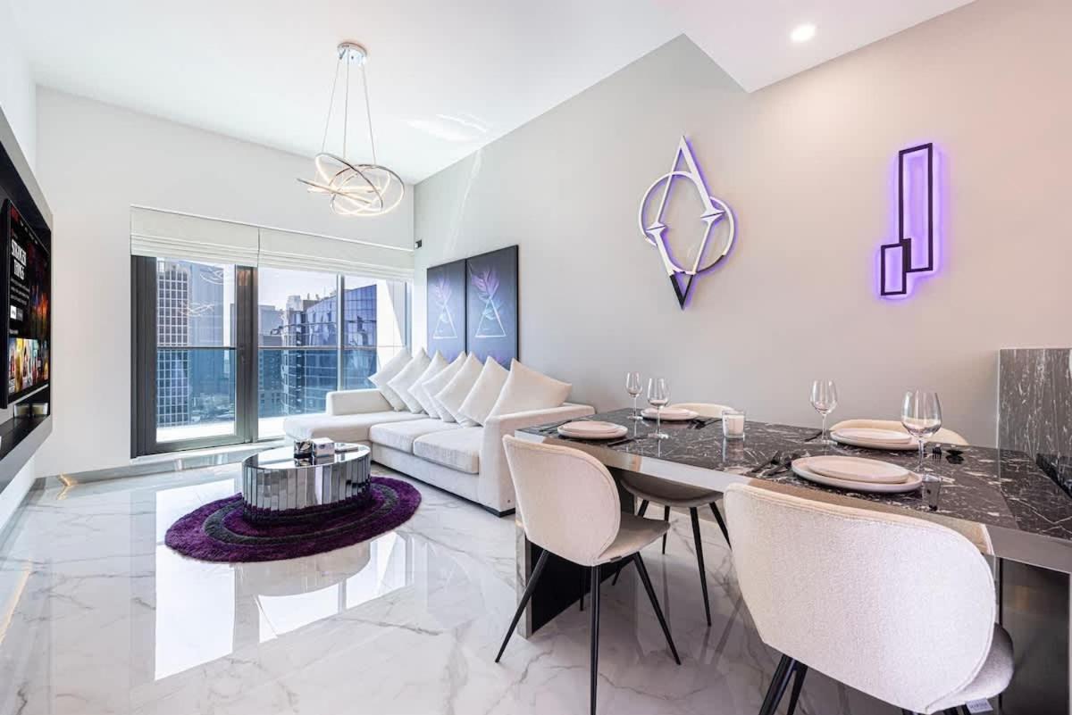 Canal Vista Luxury 2BR in Business Bay