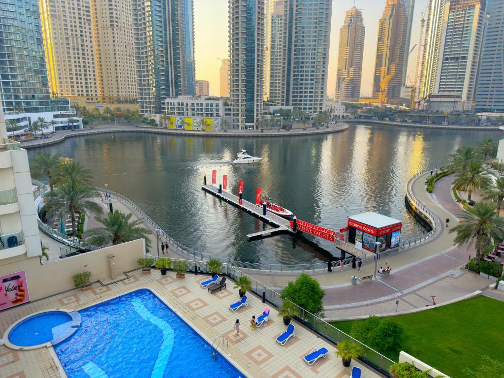 DreamLike Full Pool & Marina View Apartment Dubai