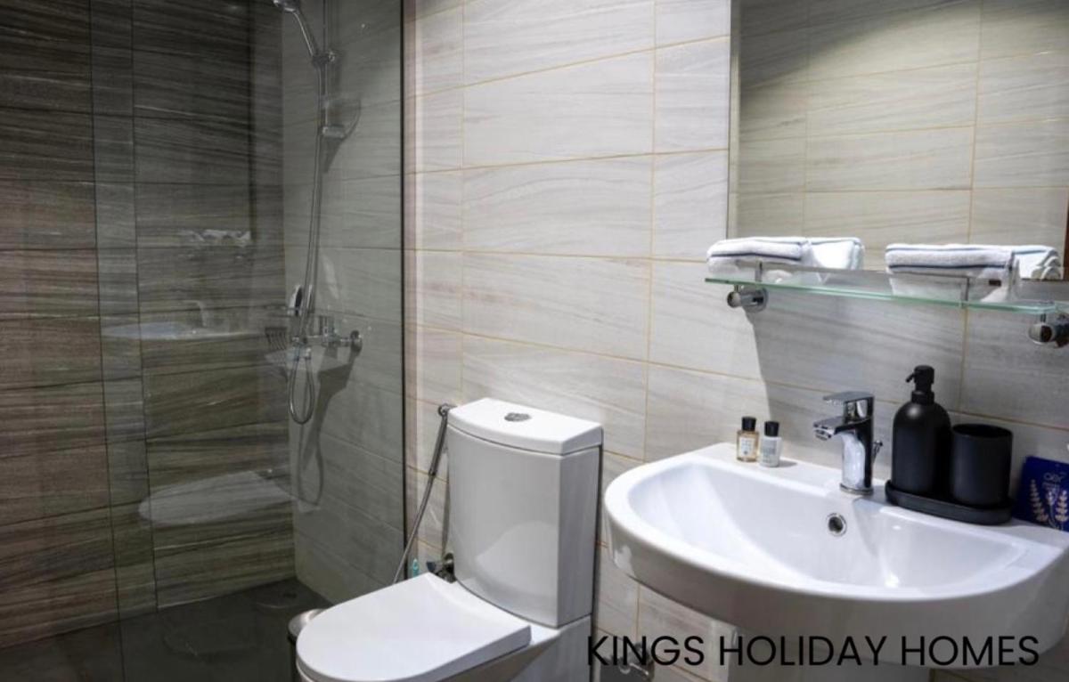 Dunya tower suite 2 burj Khalifa street , kings