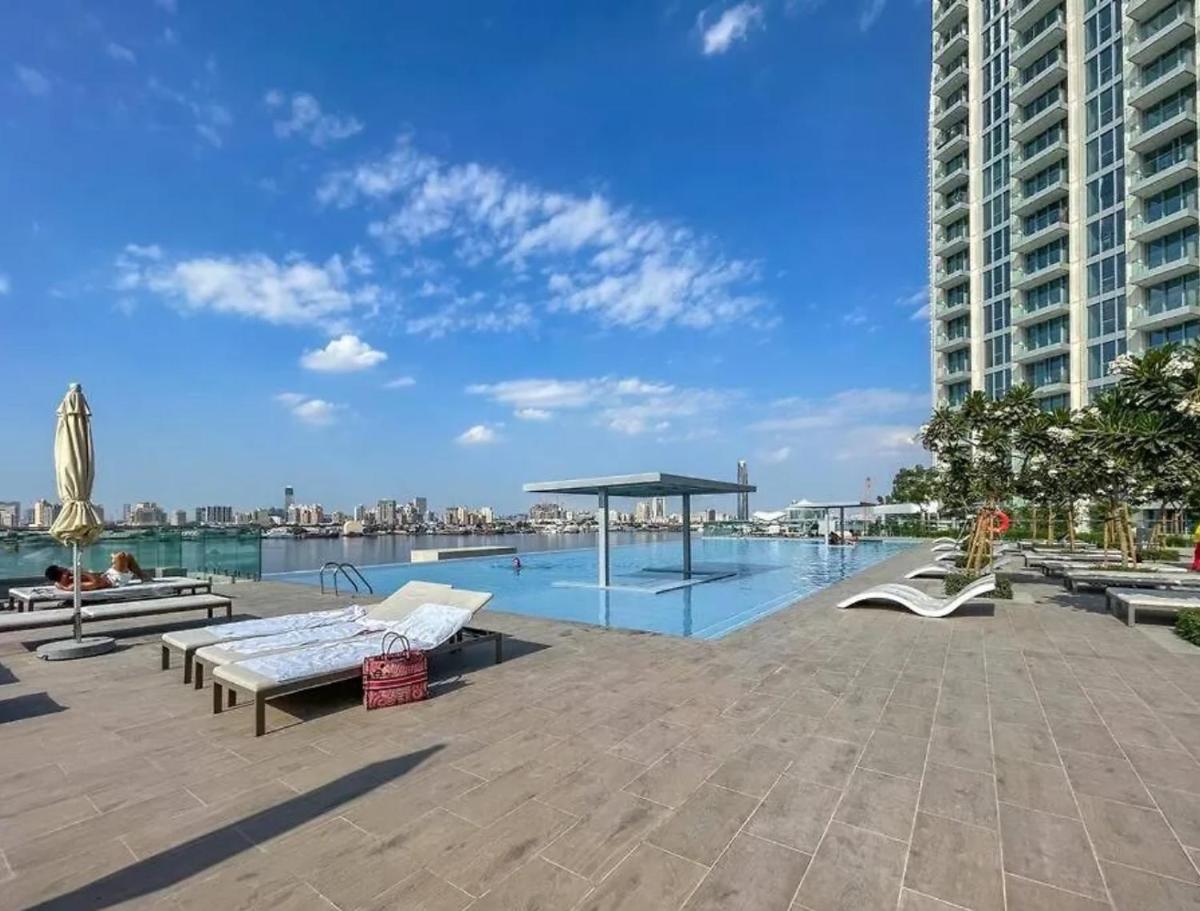 Elegant Luxury Apartment with Stunning Lake Views in Dubai Creek Harbour