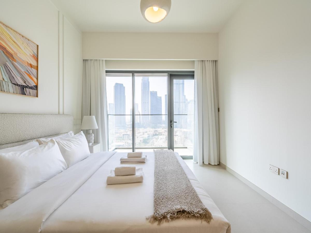 Eloquent Upscale 2BR with Breathtaking Full Burj Khalifa