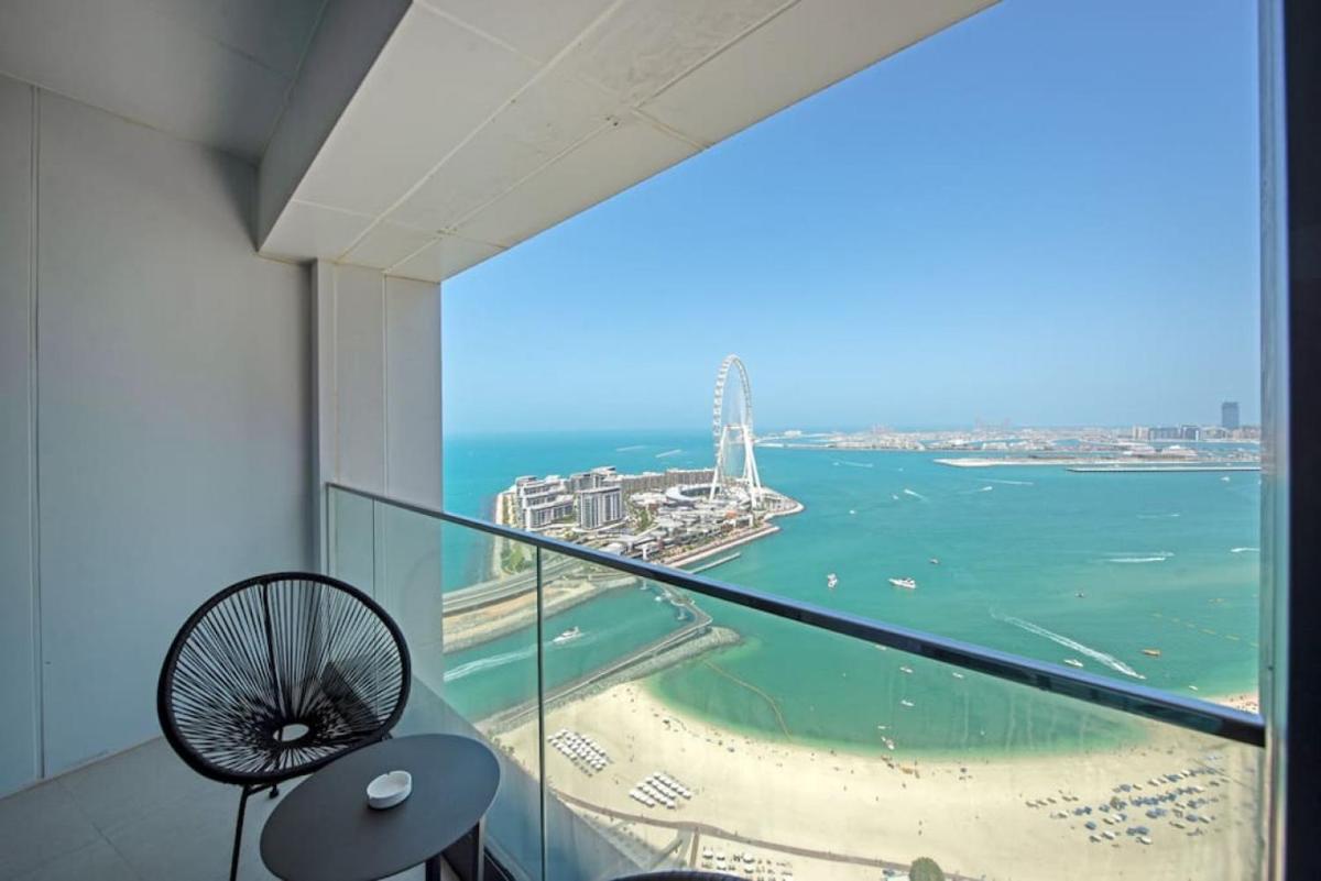 Exceptional high floor 3bed apartment by Suiteable