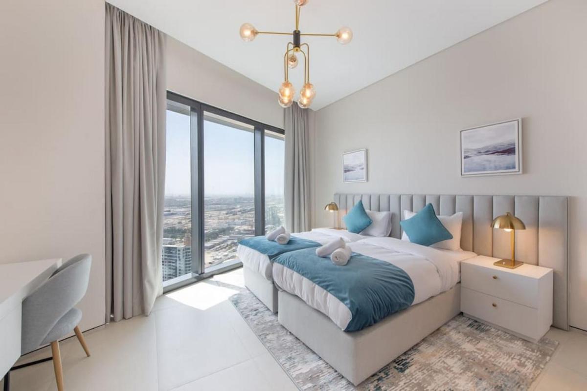 Exceptional high floor 3bed apartment by Suiteable