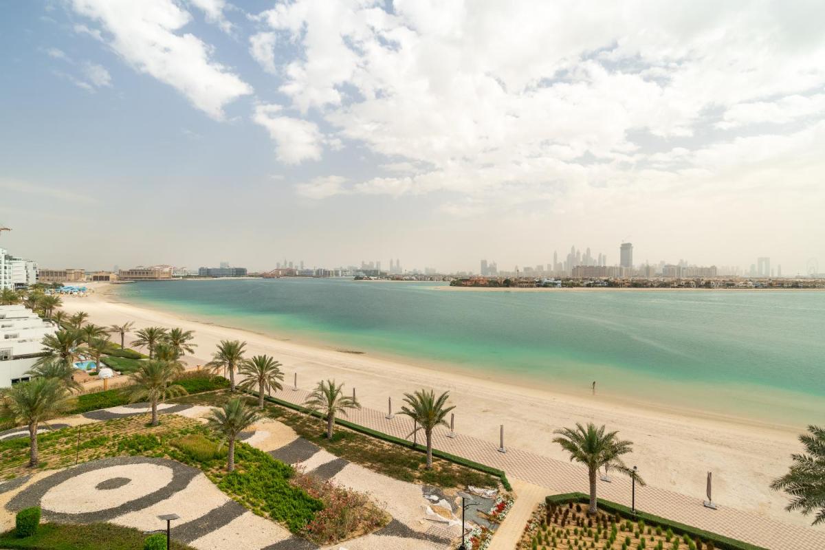 GLOBALSTAY at Palm Jumeirah Beachfront Paradise with Pool and Gym