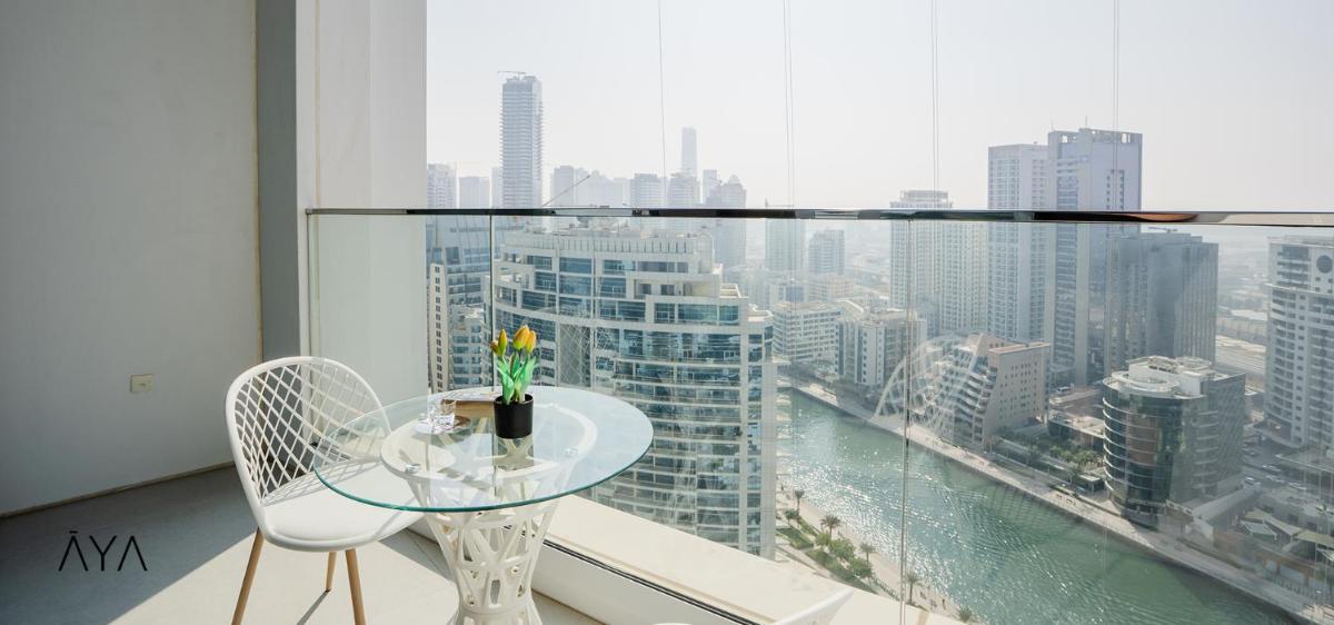 Jumeirah Gate Tower 1 – Stylish Apartment with Pool & City Views