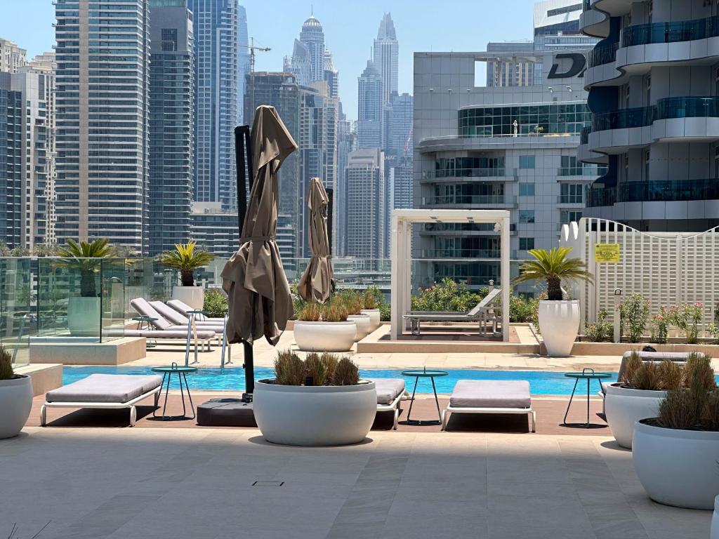 Lux 1BR Direct access to Dubai Marina 4 people