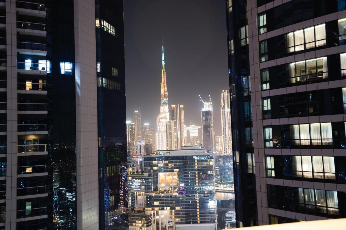 Luxe 2BR Haven with Spectacular Burj Khalifa & Dubai Frame Views