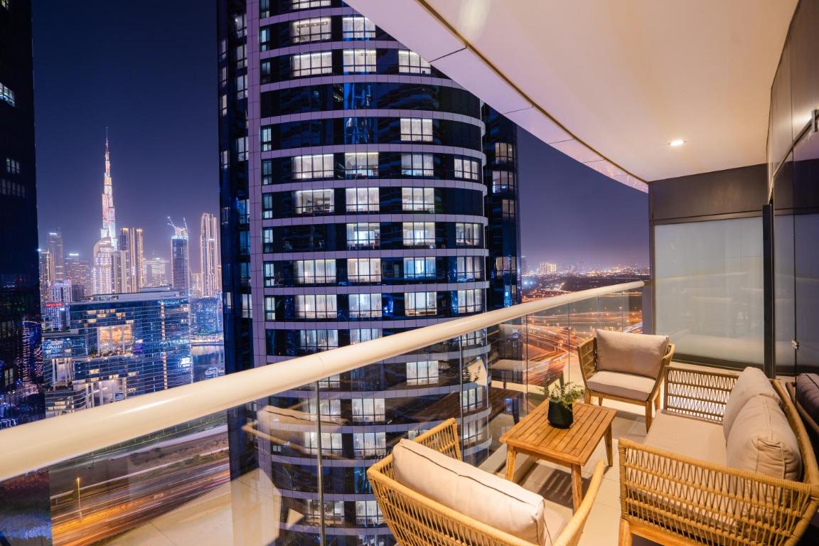 Luxe 2BR Haven with Spectacular Burj Khalifa & Dubai Frame Views