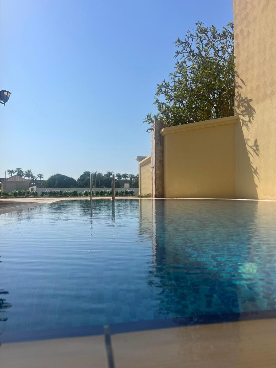 Luxe 4BR Villa on Palm Jumeirah with Beach Access