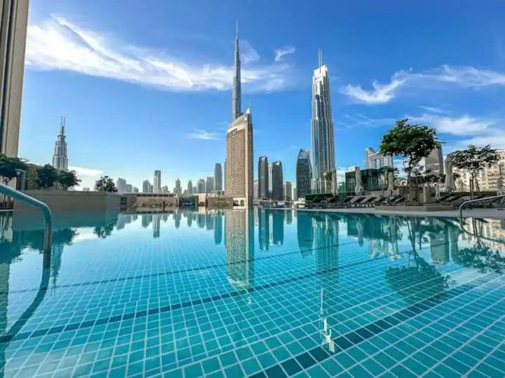 Luxurious 4BD Apartment in Downtown – Best Burj Khalifa view with Dubai Mall access – Brand New Apartment