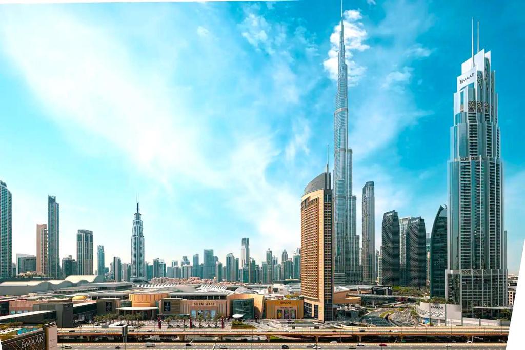 Luxurious 4BD Apartment in Downtown – Best Burj Khalifa view with Dubai Mall access – Brand New Apartment