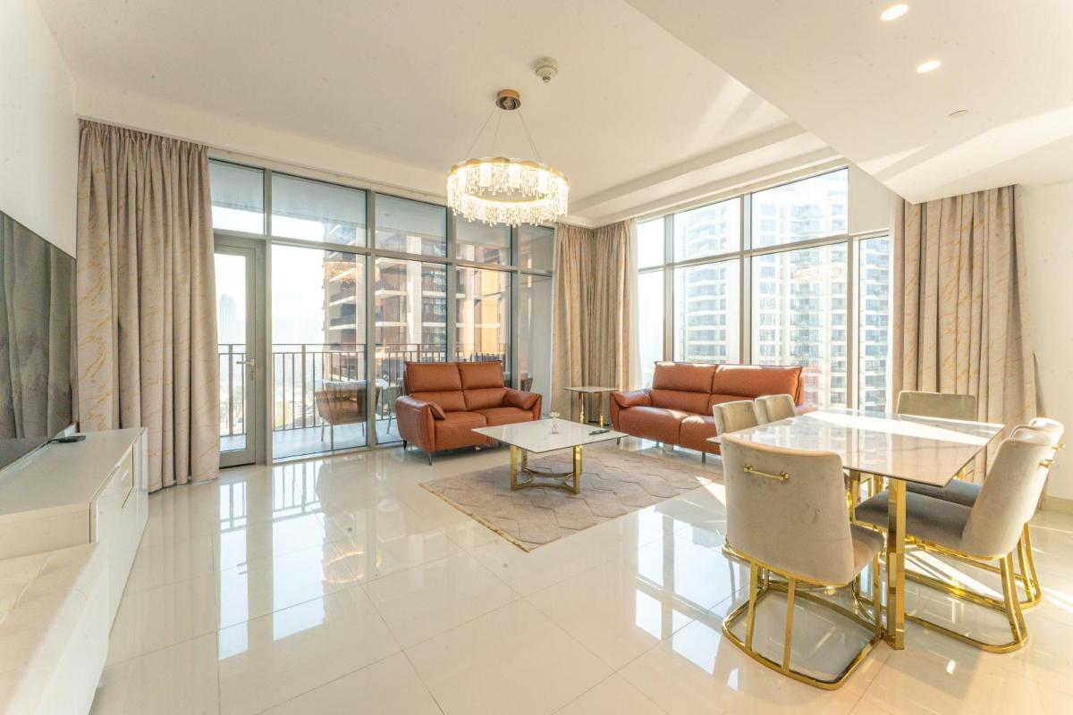 Luxury 2BR with Partial Burj Khalifa & Boulevard View