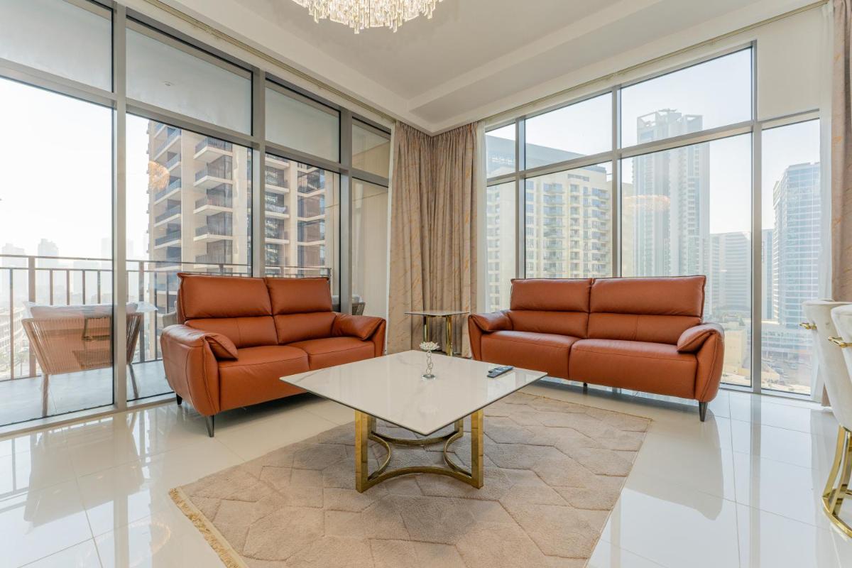 Luxury 2BR with Partial Burj Khalifa & Boulevard View