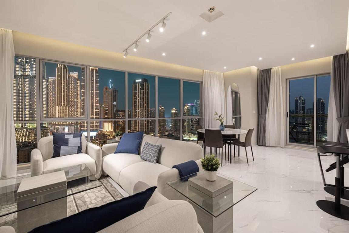 Luxury Downtown Oasis Burj Views & Modern Comfort