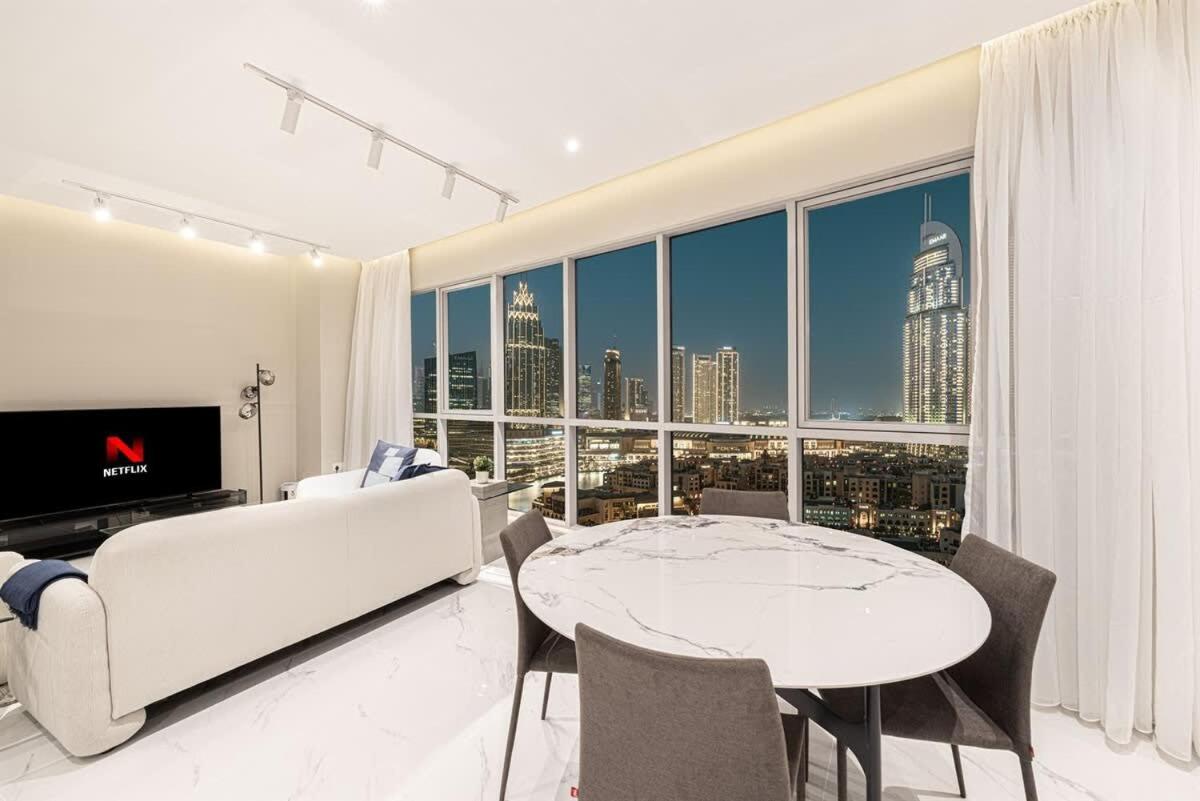 Luxury Downtown Oasis Burj Views & Modern Comfort