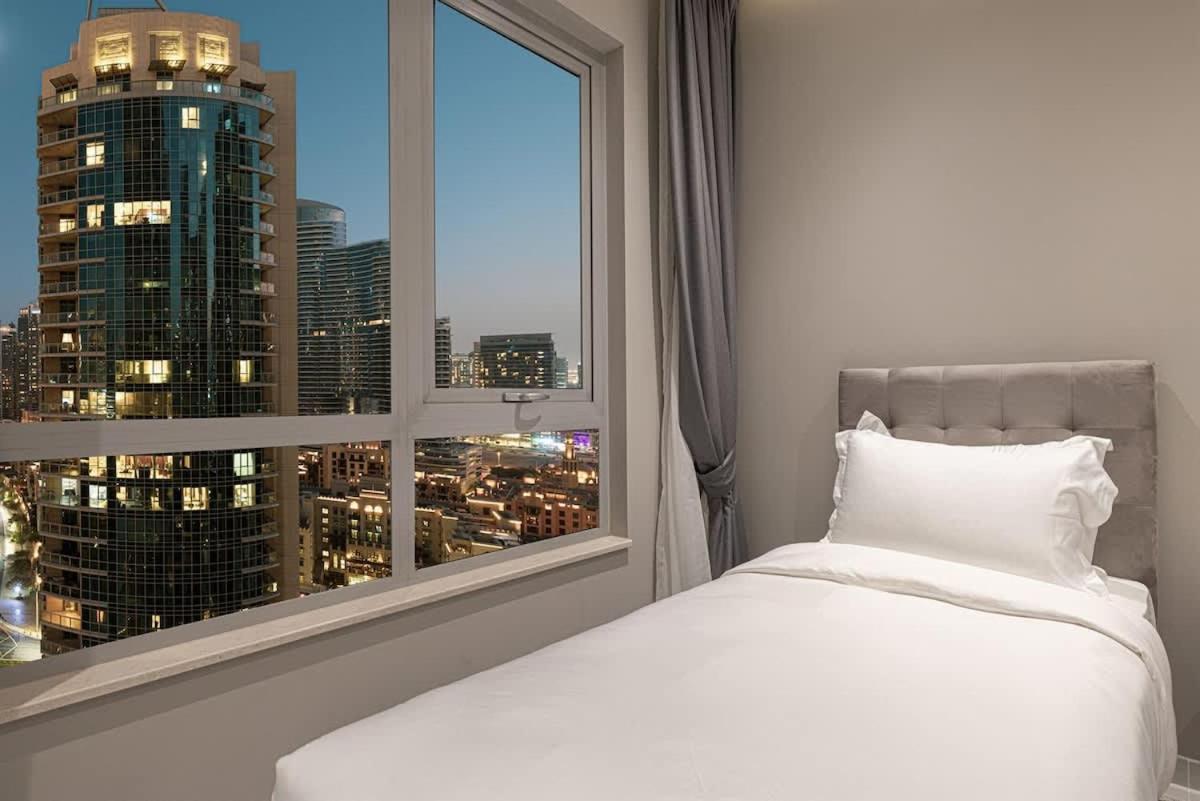 Luxury Downtown Oasis Burj Views & Modern Comfort