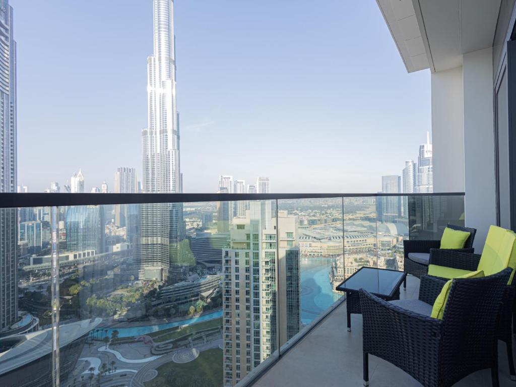 MH – ACT Tower – Downtown – Burj View 3BHK -REF4008